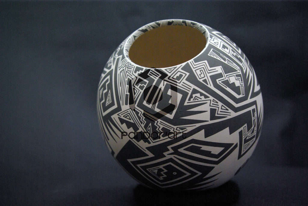 vase ovale ceramique noir blanc art mexicain mata ortiz