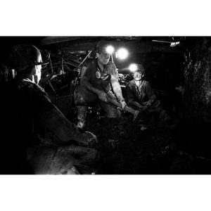 Mini-18-Mineurs-1000m-sous-terre-Sebastien-Fantini-photographie-d'art-contemporaine